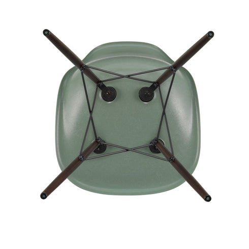 Cadeira Eames em Fibra de Vidro DSW / Ácer Escuro